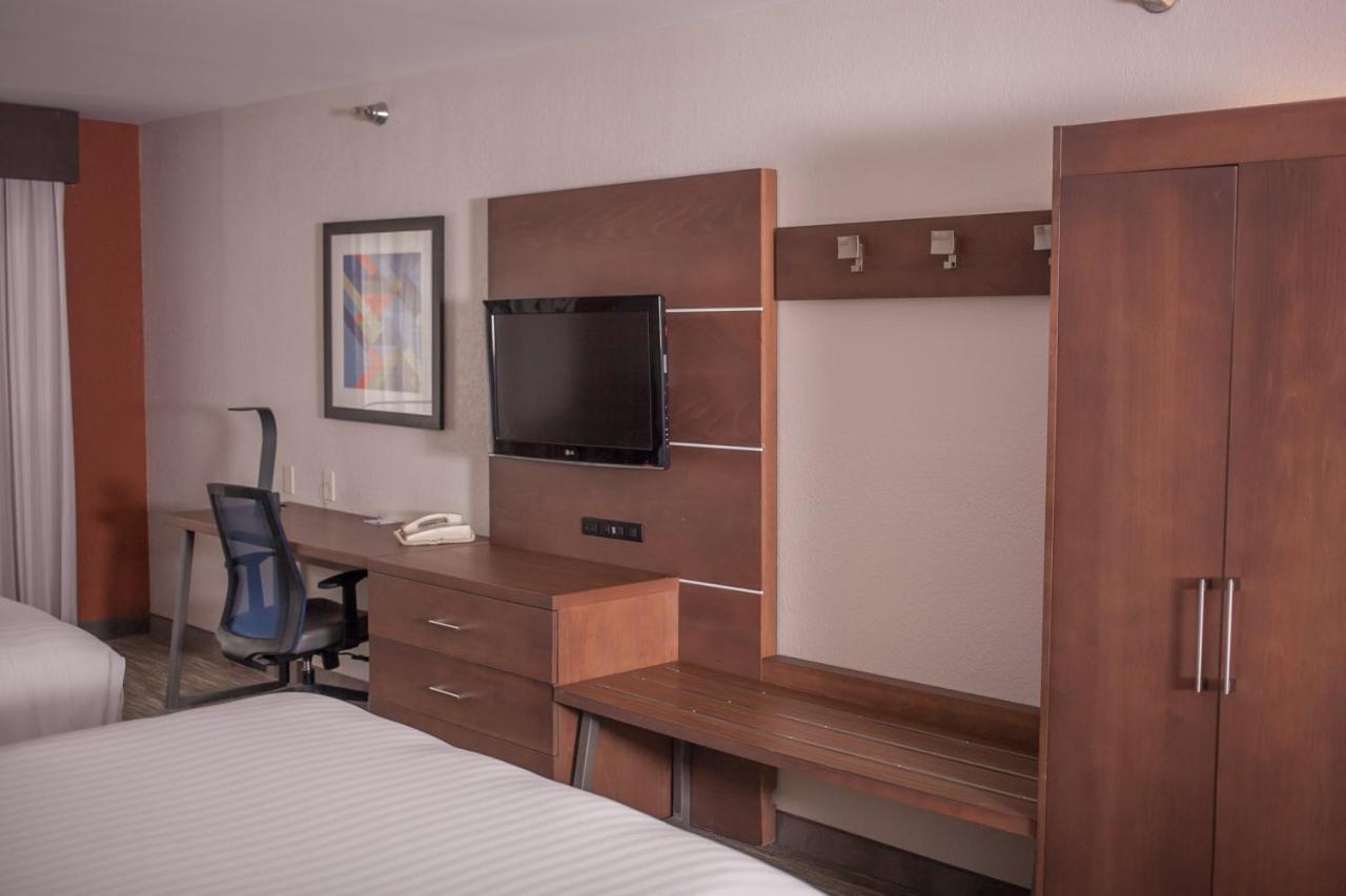 Holiday Inn Express & Suites Logan, An Ihg Hotel Экстерьер фото