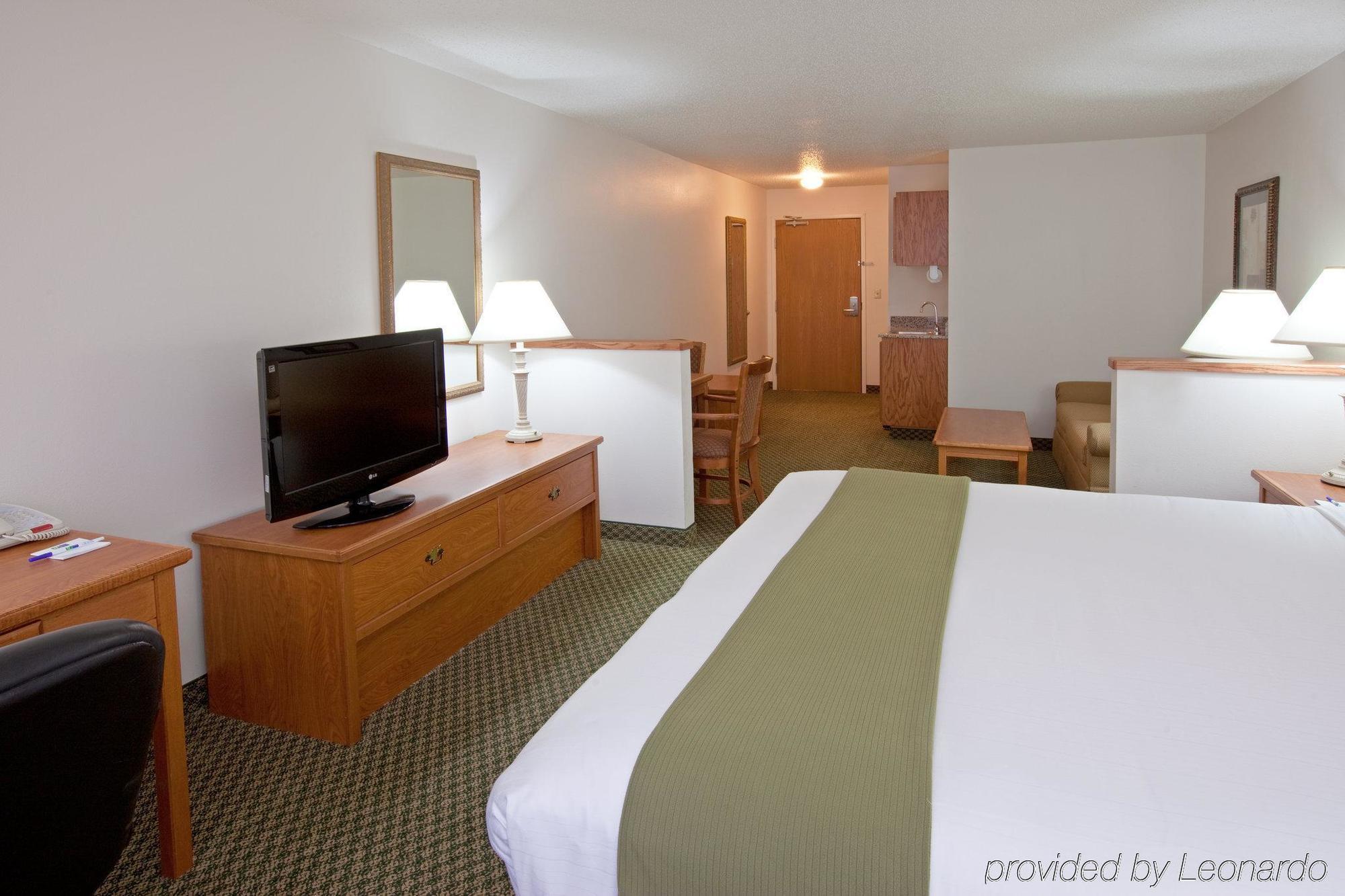 Holiday Inn Express & Suites Logan, An Ihg Hotel Номер фото