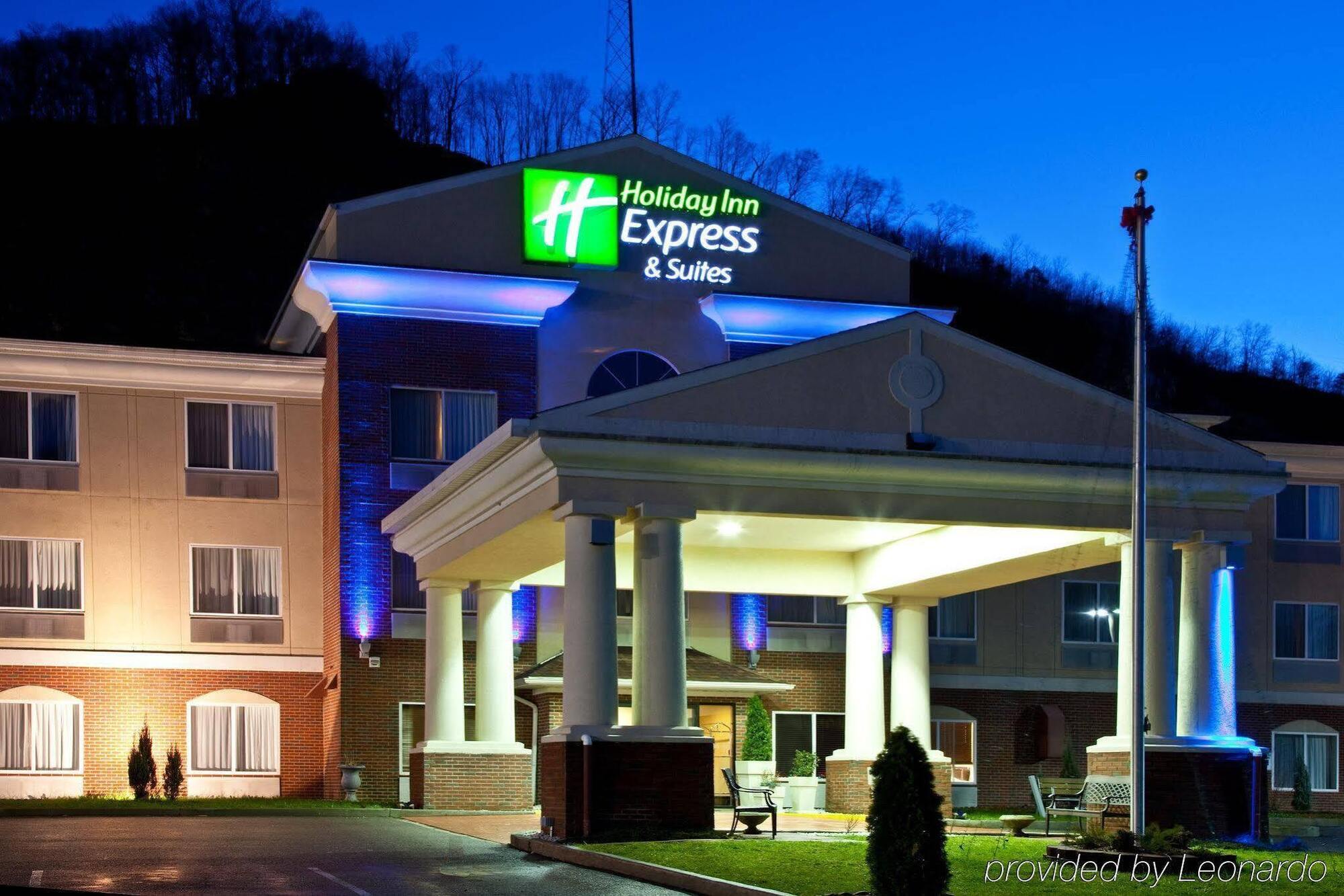 Holiday Inn Express & Suites Logan, An Ihg Hotel Экстерьер фото